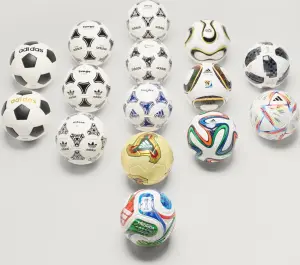 Набір футбольних м'ячів сувенірних Adidas FIFA WORLD CUP 26 HISTORICAL MINI BALL SET різнокольоровий JN2093