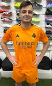 Футбольна форма Реал Мадрид (Real Madrid) 2024-2025 виїзна помаранчево-чорна F0085