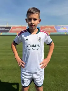 Футбольна форма дитяча Реал Мадрид (Real Madrid) 2026-2027 домашня біло-темно-зелено-рожева F0639