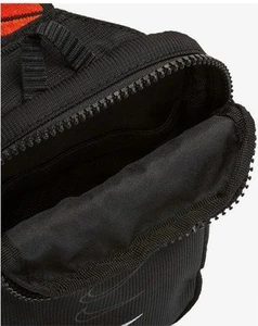Сумка на пояс Nike Sportswear Essentials S Hip Pack чорна BA5904-010
