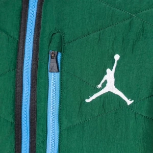 Куртка подростковая Nike JORDAN JDB DETACH HOOD PUFFER JACKET зеленая 95B649-T17
