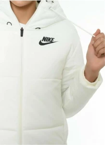 Куртка жіноча Nike W NSW SYN FILL PARKA HD NFS біла CV8670-133