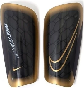 Щитки футбольные Nike NK MERC LITE - FA22 черно-золотые DN3611-013