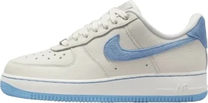 Кроссовки женские Nike AIR FORCE 1 LXX бело-голубые DX1193-100