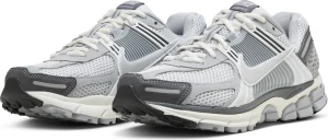Кроссовки женские Nike ZOOM VOMERO 5 серо-белые FD9919-001