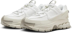 Кроссовки Nike ZOOM VOMERO ROAM WINTERIZED бежево-белые HV5951-100