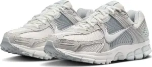 Кроссовки женские Nike ZOOM VOMERO 5 бело-светло-серые HQ0458-001