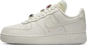 Кроссовки женские Nike AIR FORCE 1 LOW PREMIUM кремовые DN5463-001