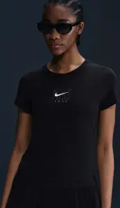 Футболка жіноча Nike SPORTSWEAR SLIM SHORT-SLEEVE GRAPHIC чорна IB2444-010