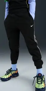 Спортивные штаны подростковые Nike SPORTSWEAR CLUB DRI-FIT JOGGERS черные HQ9322-010