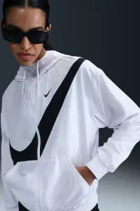 Ветровка женская Nike SPORTSWEAR CLASSIC UV PROTECTION бело-черная HM8971-100