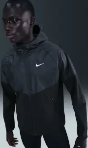 Вітровка для бігу Nike MILER REPEL WINTERIZED чорно-темно-сіра HV2669-010