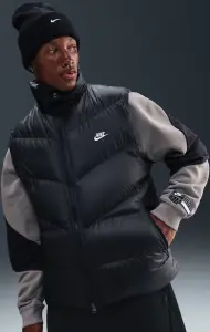 Жилетка Nike WINDRUNNER STATEMENT чорна HV1480-010