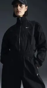 Ветровка женская Nike WINDRUNNER LOOSE UV WOVEN черная FV6304-010