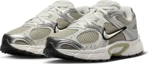 Кроссовки женские Nike V5 RNR оливково-серебряно-серые HQ7901-301