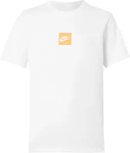 Футболка Nike SPORTSWEAR белая IR4972-100