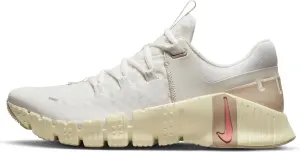 Кроссовки для тренировок женские Nike FREE METCON 5 кремово-бежевые DV3950-100