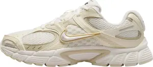 Кросівки жіночі Nike V5 RNR SE жовто-білі IO0464-101