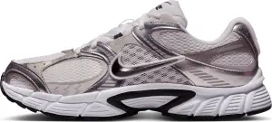 Кроссовки Nike V5 RNR светло-серо-серебряные HJ5228-104