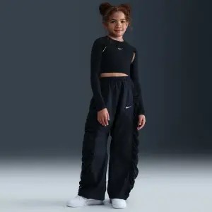 Спортивні штани підліткові Nike SPORTSWEAR WOVEN чорні HQ9460-010