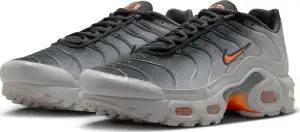Кроссовки подростковые Nike AIR MAX PLUS (GS) серо-черно-оранжевые CD0609-050