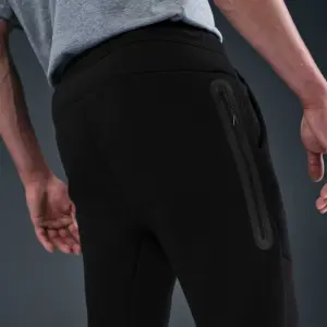 Спортивні штани Nike TECH FLEECE чорно-червоні IH4303-010
