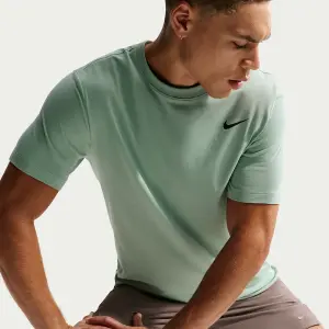 Футболка спортивна Nike DRI-FIT світло-зелено-чорна AR6029-008