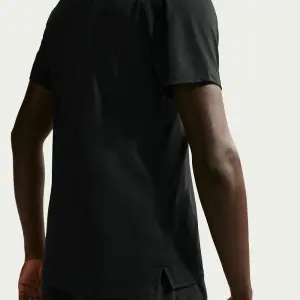 Поло для тенісу Nike COURT ADVANTAGE DRI-FIT чорне FZ6907-010