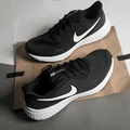 Кроссовки Nike REVOLUTION 5 черно-белые BQ3204-002