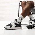 Кросівки Nike AIR HUARACHE біло-чорні DD1068-001
