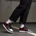 Кроссовки Nike AIR JORDAN 1 LOW черно-бело-красные 553558-063