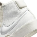 Кроссовки женские Nike W BLAZER MID VICTORY бело-кремовые DR2948-100