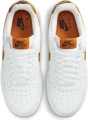 Кроссовки женские Nike WMNS AIR FORCE 1 07 бело-оранжевые DD8959-108