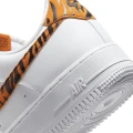 Кроссовки женские Nike WMNS AIR FORCE 1 07 бело-оранжевые DD8959-108