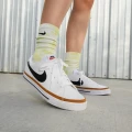 Кеди жіночі Nike COURT LEGAC NN біло-чорні DH3161-100