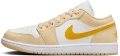 Кроссовки женские Nike JORDAN 1 LOW оранжево-белые DC0774-170