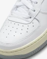 Кроссовки подростковые Nike AIR FORCE 1 LV8 3 (GS) бело-серые DX1657-100