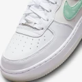 Кросівки підліткові Nike AIR FORCE 1 LV8 (GS) біло-м'ятно-оранжеві FJ7706-131