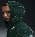 Куртка жіноча Nike WINDPUFFER THERMA-FIT LOOSE HOODED SHINE PARKA темно-зелена FV7827-338