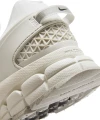 Кроссовки Nike ZOOM VOMERO ROAM WINTERIZED бежево-белые HV5951-100