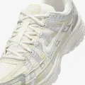 Кросівки жіночі Nike P-6000 бежево-срібні IB3485-001