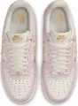Кросівки жіночі Nike AIR FORCE 1 '07 LX світло-рожево-біло-золоті IB2574-600