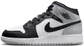 Кроссовки подростковые Nike AIR JORDAN 1 MID (GS) бело-черно-серые DQ8423-101