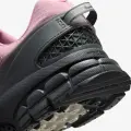 Кросівки жіночі Nike ZOOM VOMERO ROAM WINTERIZED рожево-чорні HQ2181-003
