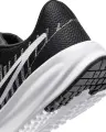 Кроссовки беговые Nike RUN DEFY черно-белые HM9594-004