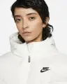 Пуховик женский Nike SPORTSWEAR STORM-FIT молочный DQ5903-133