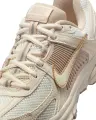 Кроссовки подростковые Nike VOMERO 5 (GS) бежевые HF6998-106
