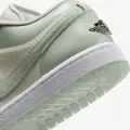 Кросівки жіночі Nike AIR JORDAN 1 LOW SE м'ятно-бежеві HF4078-100