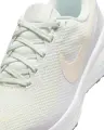 Кроссовки беговые женские Nike REVOLUTION 8 молочно-белые HJ8485-105