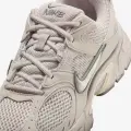 Кросівки жіночі Nike V5 RNR світло-коричневі II6294-201